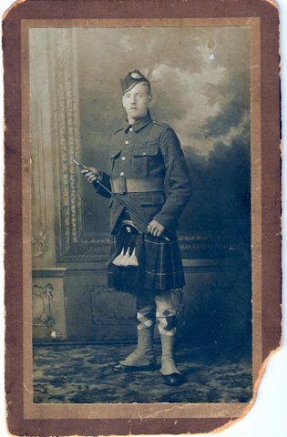 Great Grandpa. Serjt Alexander Cumming. Royal Highlanders (Black Watch). Died 25/09/1915. Age Unknown. Panel 78 to 83. LOOS MEMORIAL (Dud's Corner, British Cemetary, Loos, France